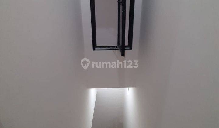 Dijual rmh modern keren,mewah lokasi pinggir jln raya di cipinang 2