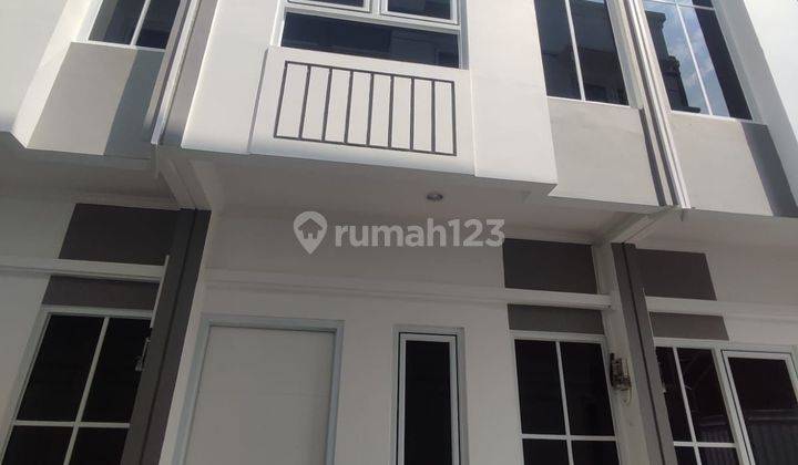 Dijual rumah 2 lt,modern minimalis ditengah kota harga terjangkau 1