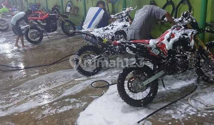 Car wash in Cibubur, East Jakarta