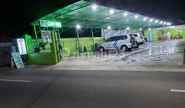Car wash in Cibubur, East Jakarta