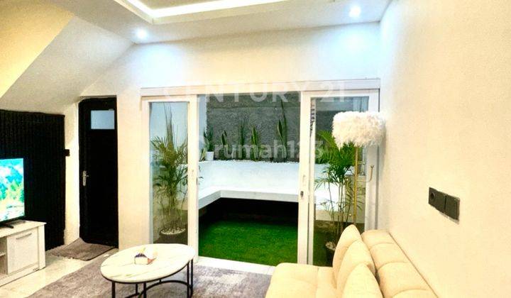 Disewakan Rumah Cantik,Semi Furnish,Udara Sejuk,di Cipageran 2