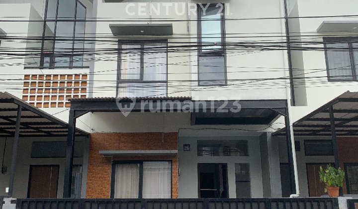 Rumah 2 Lt Kiara Sari,Buah Batu Margacinta Bandung