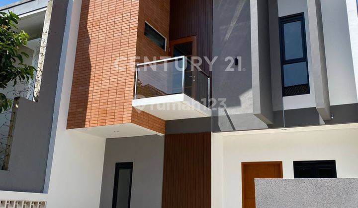 Rumah Baru 2 Lantai Bergaya Modern Scandinavian Di Sayap BKR 1