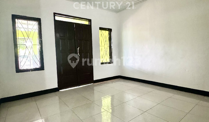 For Rent Commercial Space Easy Access Main Road
