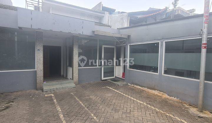 Rumah ideal untuk tempat usaha di jalanan ramai Kebayoran baru 1