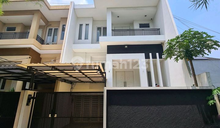 Rumah Bagus Siap Huni Hadap Barat Jalanan Lebar Pondok Indah Shm