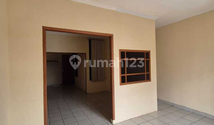 For Sale Fast! Ruko Pondok Pinang with Spacious Parking 2