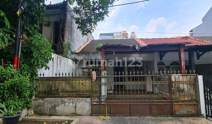 Rare Old House with Land Calculation in Lebak Bulus Complex with SHM