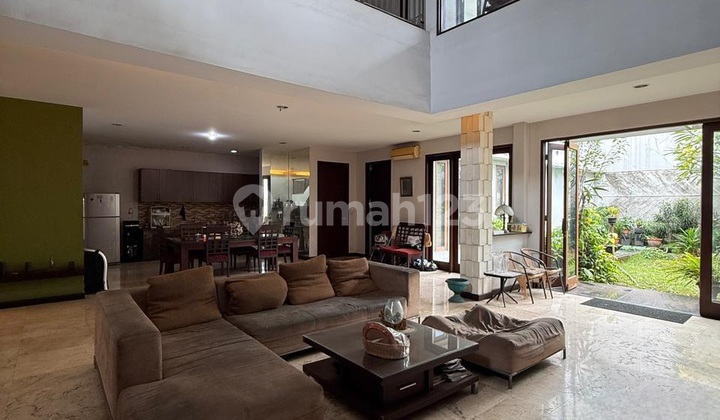 Hidden Gem Pondok Indah Rumah Mewah Backyard Luas Hadap Selatan Hidden Gem Pondok Indah Rumah Mewah Backyard Luas Hadap Selatan