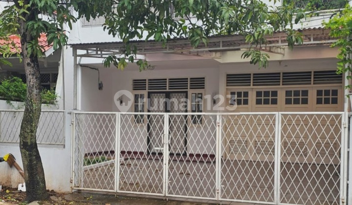 Rare Find! House in Lebak Bulus Complex near TB Simatupang South Quarter Freehold Rare Find! House in Lebak Bulus Complex near TB Simatupang South Quarter Freehold