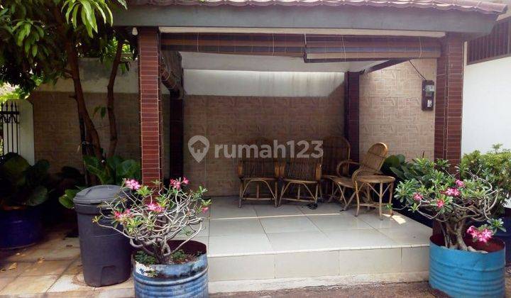 Rumah 1 Lantai Taman Luas Dijual Cepat Meruya Selatan 2