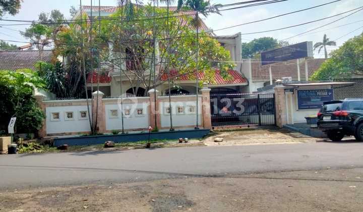 Rumah Eklusive dan Elegan disewakan dikawasan Pemukiman Elite Kebayoran Baru Jakarta Selatan