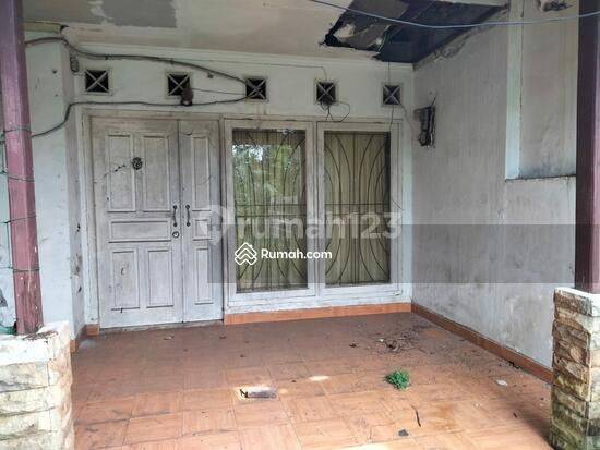 Rumah Asri Bonus Bangunan Kawasan komplek Pertanian  Pasar Minggu Jakarta Selatan lokasi dekat ke Pintu Tol TB .Simatupang  dan Dekat ke AEON MALL 2