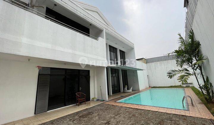 Rumah Eklusive Dengan Model Elegan Dikawasan Pemukiman Elite Bangka Jakarta Selatan 1