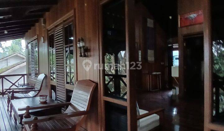 Rumah Villa Eksotik Dan Elegan Model Panggung Terbuat Dari Kayu Ulin di Komplek Perumahan Green Apple Cipanas Puncak Cianjur 1