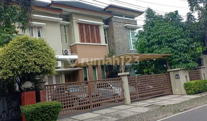 Rumah Eklusive dikawasan Elite Kebayoran Baru dekat Ke Plaza Senayan dan Pusat Bisnis SCBD cocok buat Usaha dan Kantor.