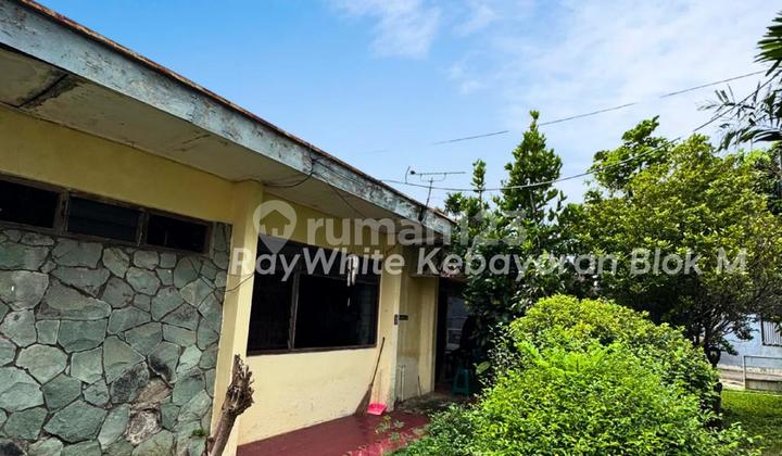 Rumah Tua hitung Tanah di kawasan Elite Pemukiman Duren Tiga Jakarta Selatan dekat ke Pusat Bisnis Jl. TB Simatupang dan  SCBD