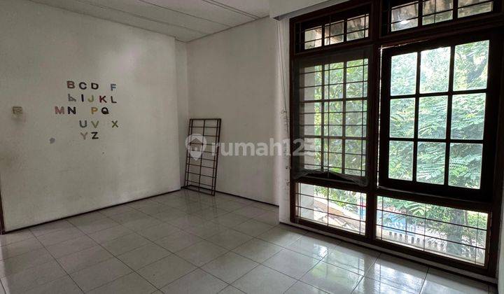 Rumah ASRI dan NYAMAN di Kawasan Elite Kebayoran  Baru dekat Majestik , Blok M dan Bulungan  sangat cocok buat usaha dan Kantor
