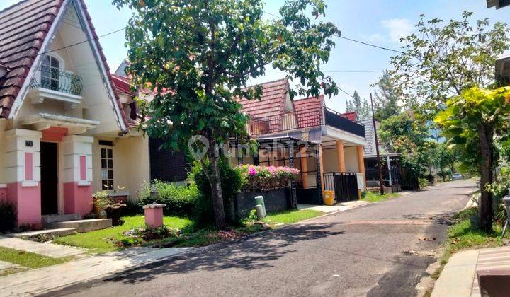 Rumah Asri dan Nyaman   di Kawasan Hunian Eklusive dan Prestige di Cluster Venesia Sentul City BOGOR .Kawasan Tenang , Aman dan dijaga Security 24 Jam.  2