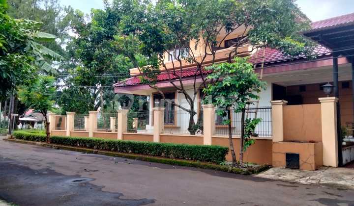 An Elegant and Comfortable House in the Sawangan Permai Housing Complex, close to the Sawangan Toll Gate, which connects to the JORR Toll Road and the Airport Toll Road. 2