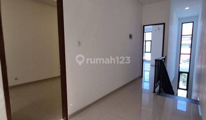 rumah 2 lantai minimalis rungkut mapan barat 2