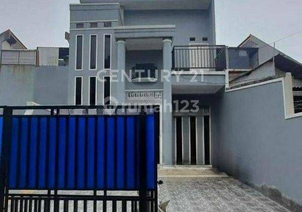 RUMAH 3 LANTAI SIAP HUNI DENGAN ROOFTOP DI CIGANJUR 1