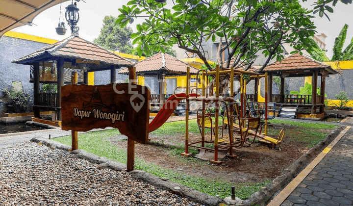 RUMAH USAHA BANGUNAN KOMERSIAL EX RESTO DI PINGGIR JALAN DEPOK 2