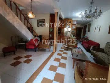 Rumah Komplek 2 Lantai, Siap Huni, Semi Furnished, di Kembangan 2