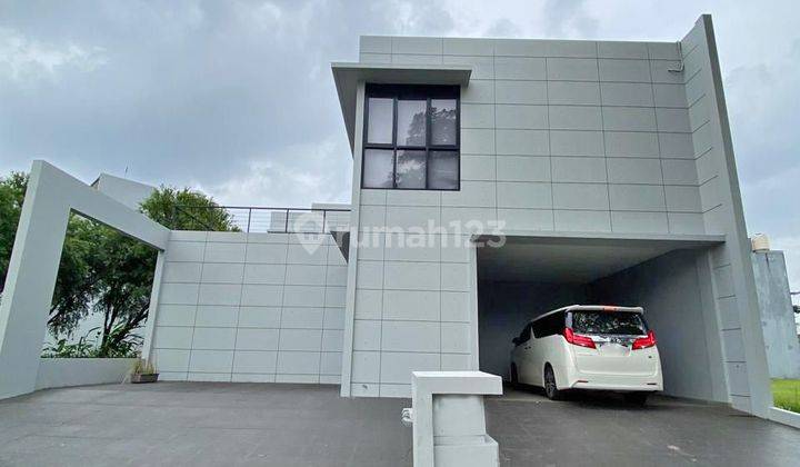 Rumah Modern minimalist View Danau di The Springs Gading Serpong 1