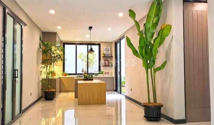 Rumah Modern Spacious Dan Luxurious di Versailles Bsd City 2