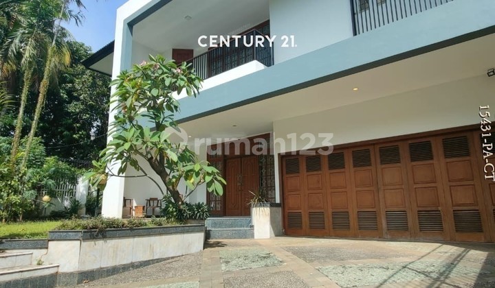 Disewakan Rumah dengan Kolam Renang di Pondok Indah Jakarta