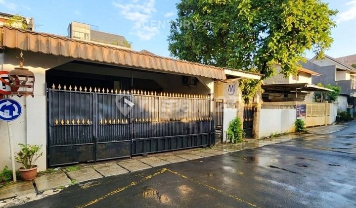 For Sale Radio Dalam House, Strategic Location Suitable for Building a Boarding House