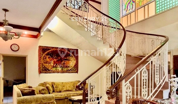 Well-Maintained House for Sale in Strategic Location, Bintaro Sector 3 2