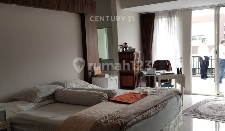 Dijual Rumah Hook di Kebayoran Residence 2