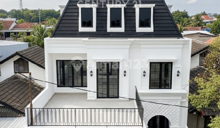 Dijual Rumah Classic dengan Kolam Renang Bintaro Jaya Sektor 3