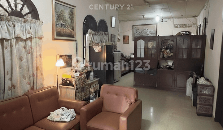 Dijual Rumah Hitung Tanah di Jaksel Lokasi Strategis Dijual Rumah Hitung Tanah di Jaksel Lokasi Strategis