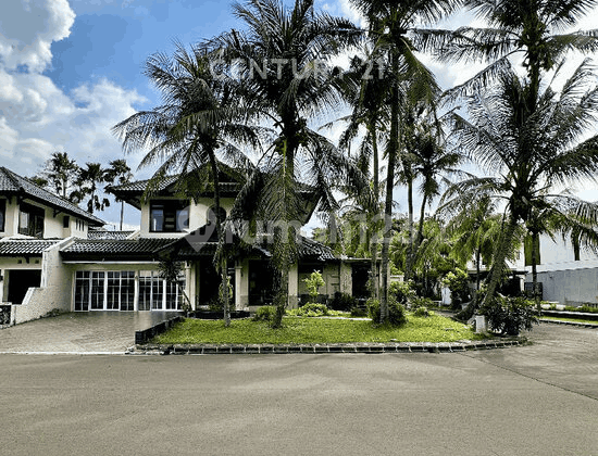 For Sale Elite Hook Cluster House in Bintaro Jaya Sector 9 with Swimming Pool