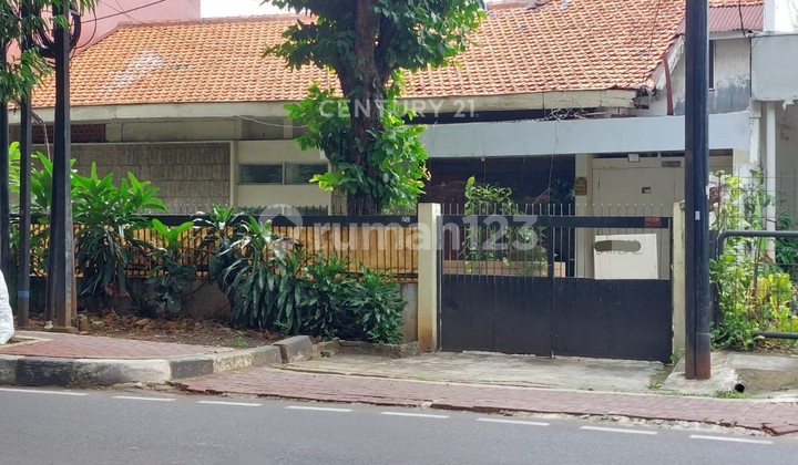 Rumah Terawat Kramat Pela Lokasi Strategis Kebayoran Baru