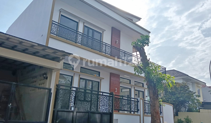 House Position Hook Brand New in Kencana Loka Bsd City 2