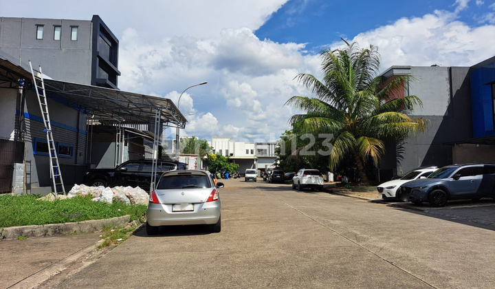 Gudang rapi lokasi bagus di Taman Tekno BSD City
