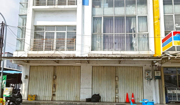 3-story linked shophouse in Royal Cipondoh Business Center, Tangerang 3-story linked shophouse in Royal Cipondoh Business Center, Tangerang
