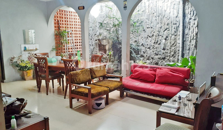 Rumah Nyaman di Bintaro Sektor 1 - Lokasi Strategis & Lingkungan Asri