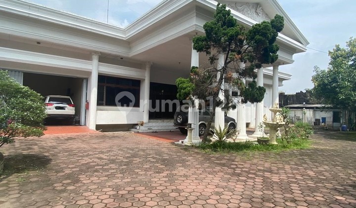 Dijual Rumah Tanah Luas di Jl basuki Rahmat, Solo Jawa Tengah Dijual Rumah Tanah Luas di Jl basuki Rahmat, Solo Jawa Tengah