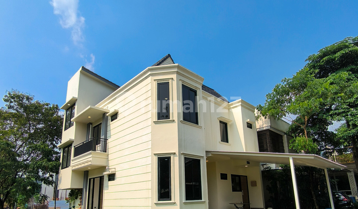 Ready-to-occupy Hook Position House at The Eminent BSD City Ready-to-occupy Hook Position House at The Eminent BSD City