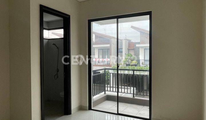 Rumah 2 Lantai di Podomoro River View Cluster Iroko R1849 2