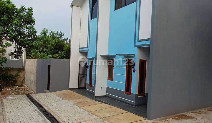 Rumah Batu Modern Minimalis, Bersih, Nyaman Dengan Area Parkir Yang Luas