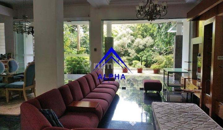 Disewakan Rumah Mewah Furnished Daerah Hegarmanah Ada Kolam Renang Taman Depan Belakang 1