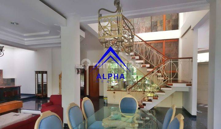 Disewakan Rumah Mewah Furnished Daerah Hegarmanah Ada Kolam Renang Taman Depan Belakang 2