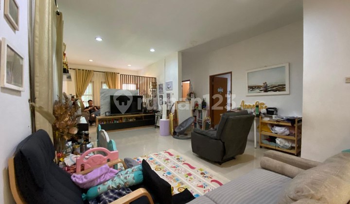 Ready-to-occupy house, strategic location in the premium Pasteur area, Bandung 1