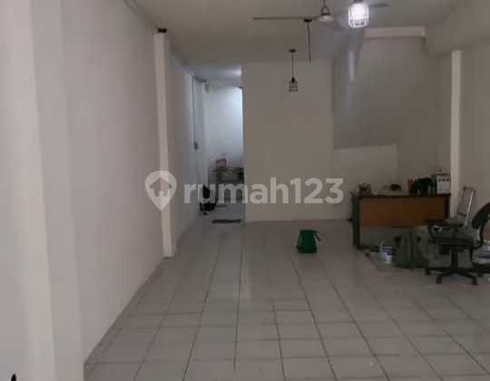 Nice Shop House Cikini, Central Jakarta 2